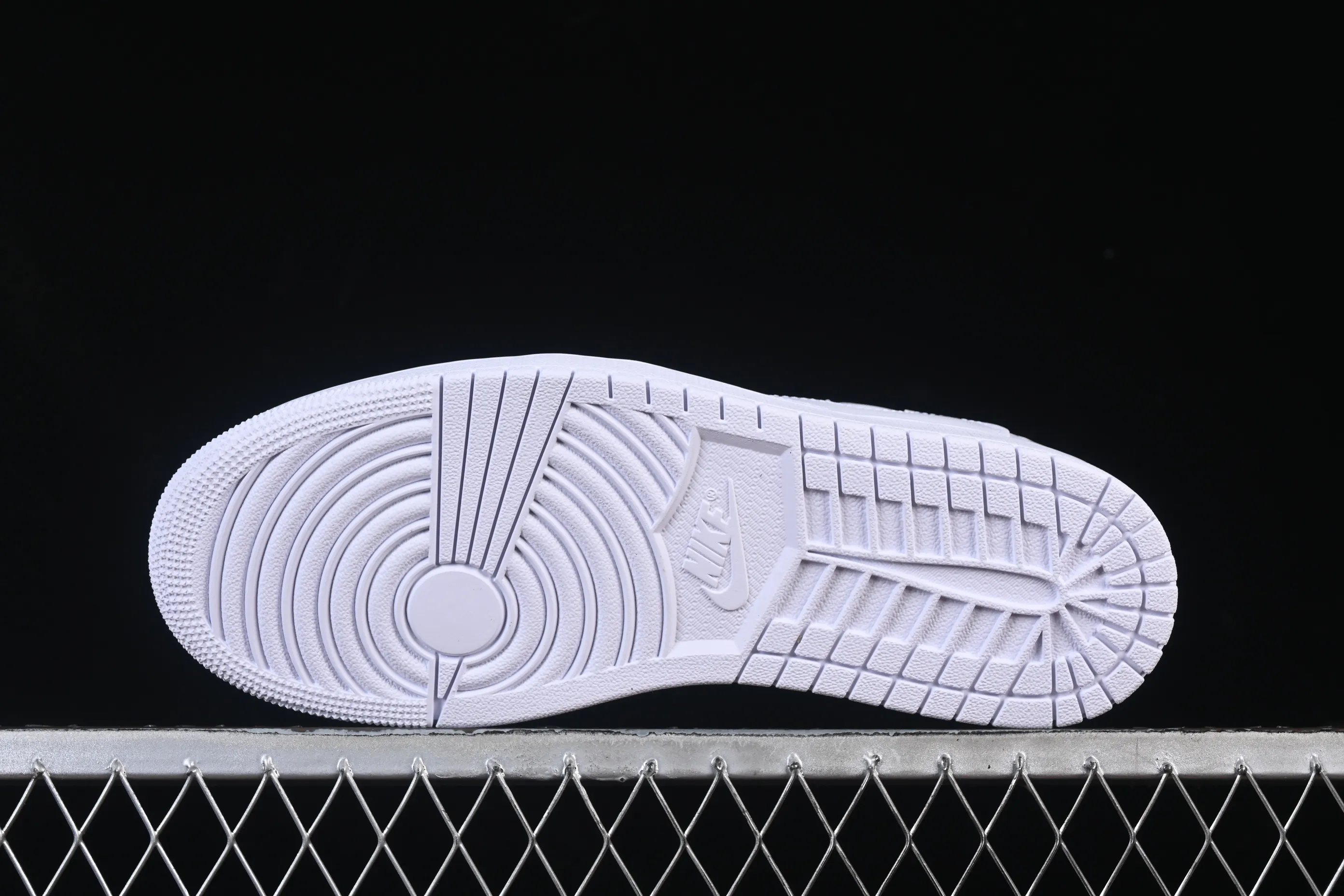All categories Air Jordan Jordan series basketball shoes Air Jordan 1 Low foreign trade version Travis Scott x Fragment Design x Air Jordan 1 Low OG SP AJ1 Joe 1 family and friends limited pure white low-top cultural casual sneakers TD1228-111